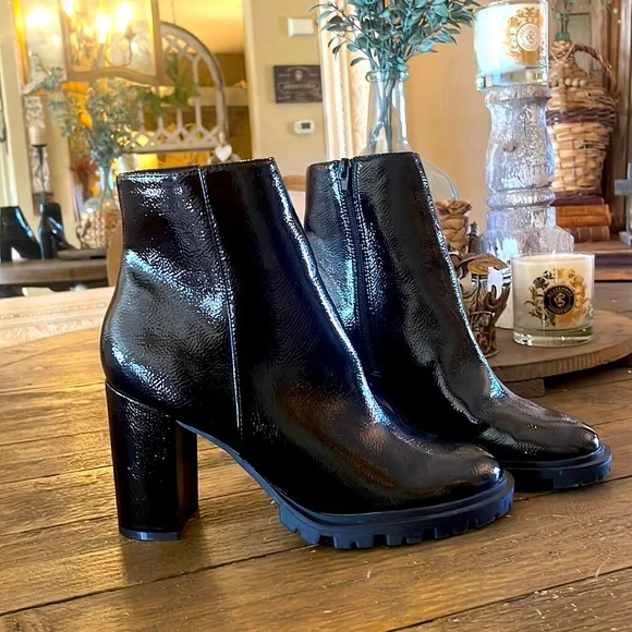 FOREVER 21 Black Patent Leather Combat Booties Sz 9 NEW 💕 - Picture 1 of 5